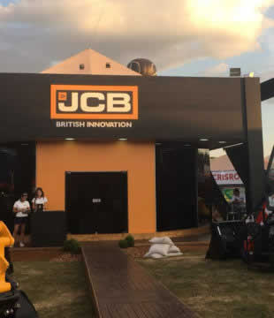 JCB marca presença na Agrishow 2018