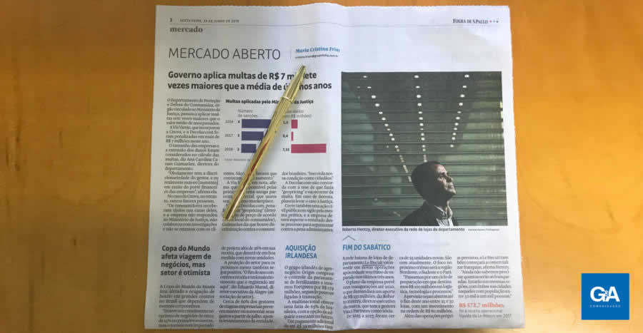 Le Biscuit na Folha de S. Paulo