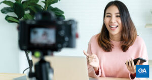 menina falando para camera - tendências para mídias sociaisa
