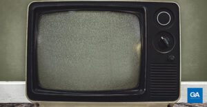 televisão antiga fora do ar - publicidade com causa