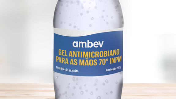 close de garrafa de álcool gel - propósito de marca e a crise do coronavírus