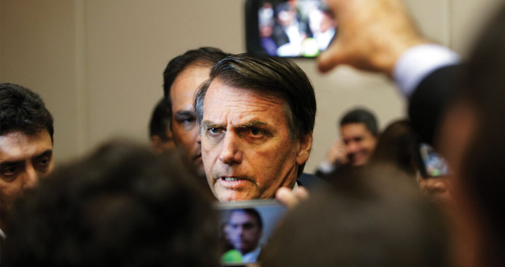 Bolsonaro cercado por jornalistas - sugerir pautas