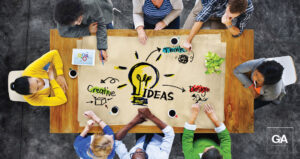 pessoas sentadas em mesa - design thinking