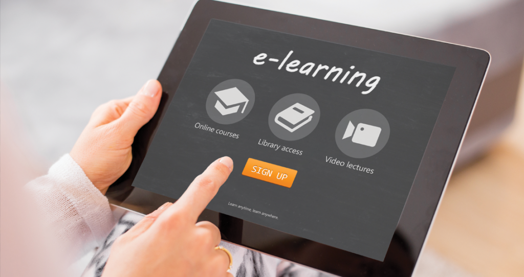 tablet mostrando conteúdo de curso online - treinamento online