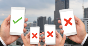 telas de celular com símbolos de check e de veto - newsletter