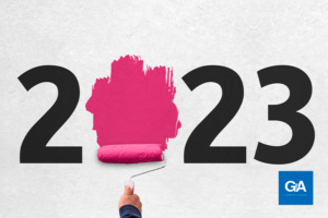 Pincel pintando o 0 de 2023