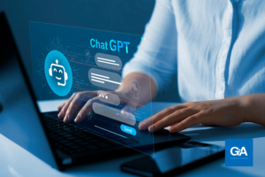 Executivo com laptop aberto e uma tela transparente com a interface do ChatGPT